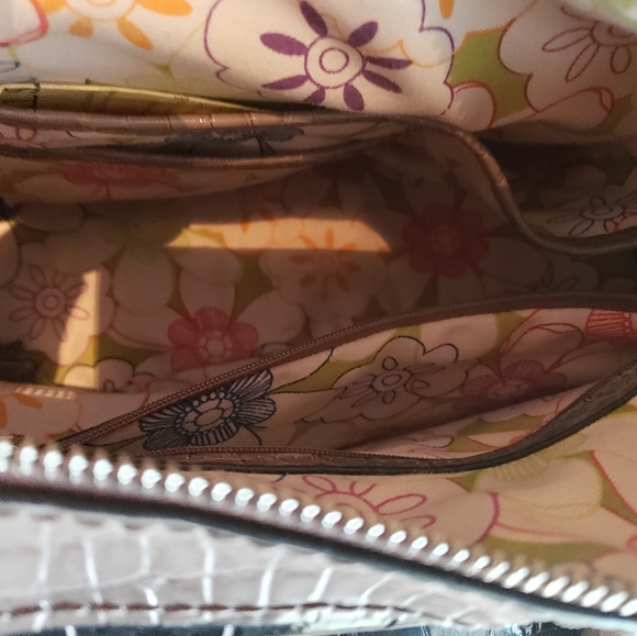 Guess Satchal - Picture 4 of 4